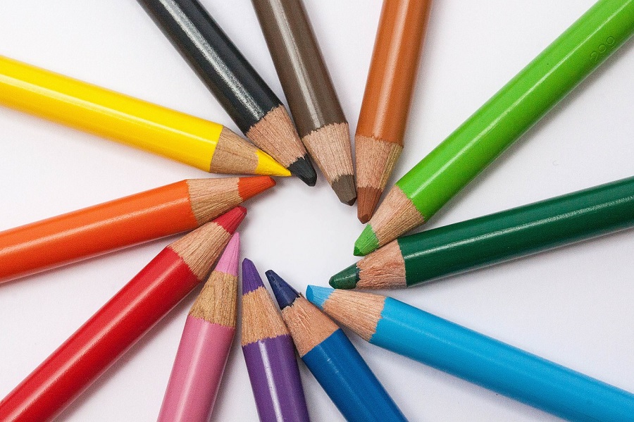 Image of beautifully arranged coloured pencils
