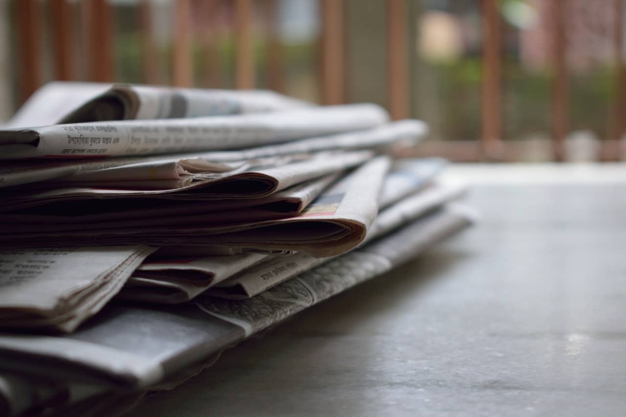 The unending tussle between news media and social media 2 press