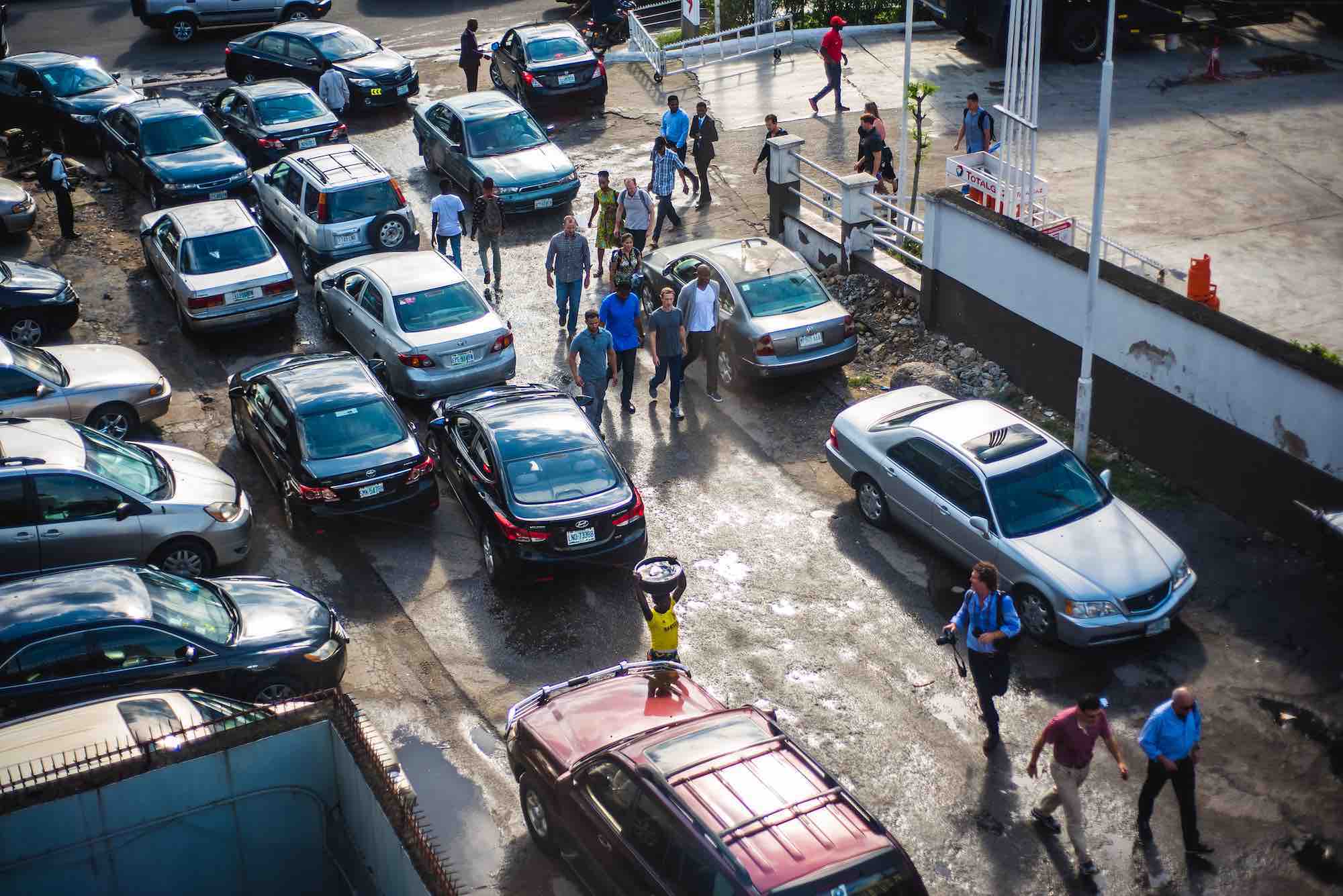 18 brilliant Nigerians working with Mark Zuckerberg at Facebook 1 Mark Zuckerberg walks the streets of Yaba