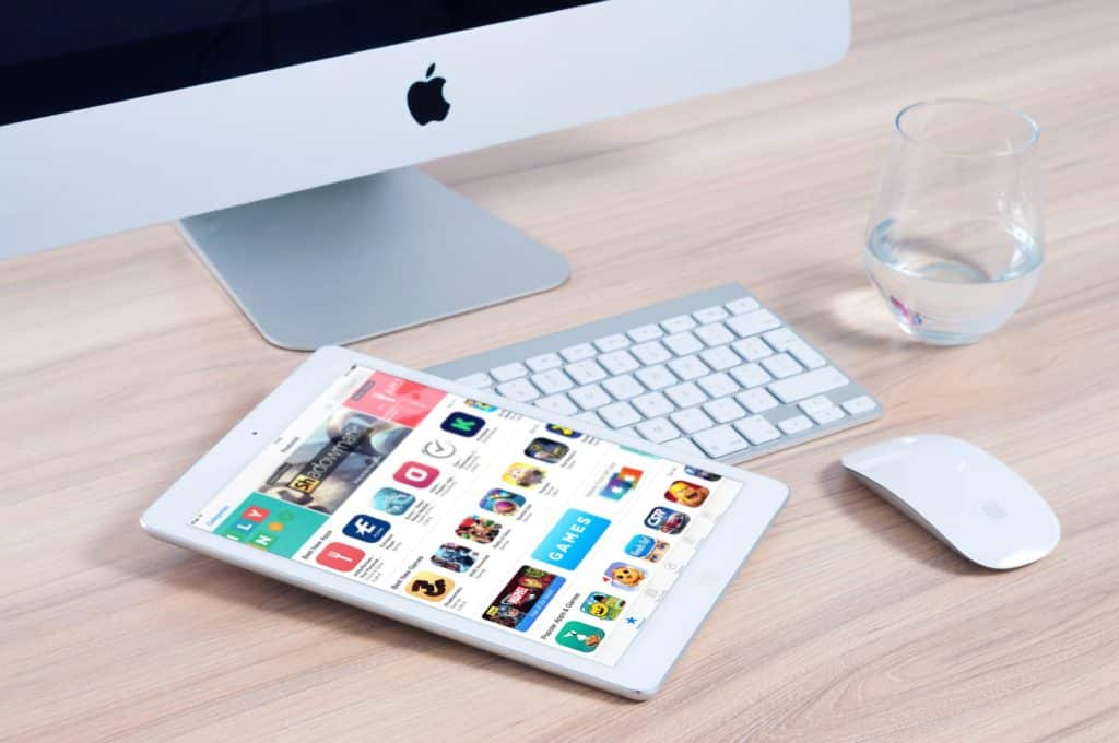 4 tech tools to help people with dyslexia overcome workplace and school challenges 1 imac 606765 1920