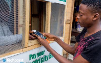 PoS agent attending to a customer