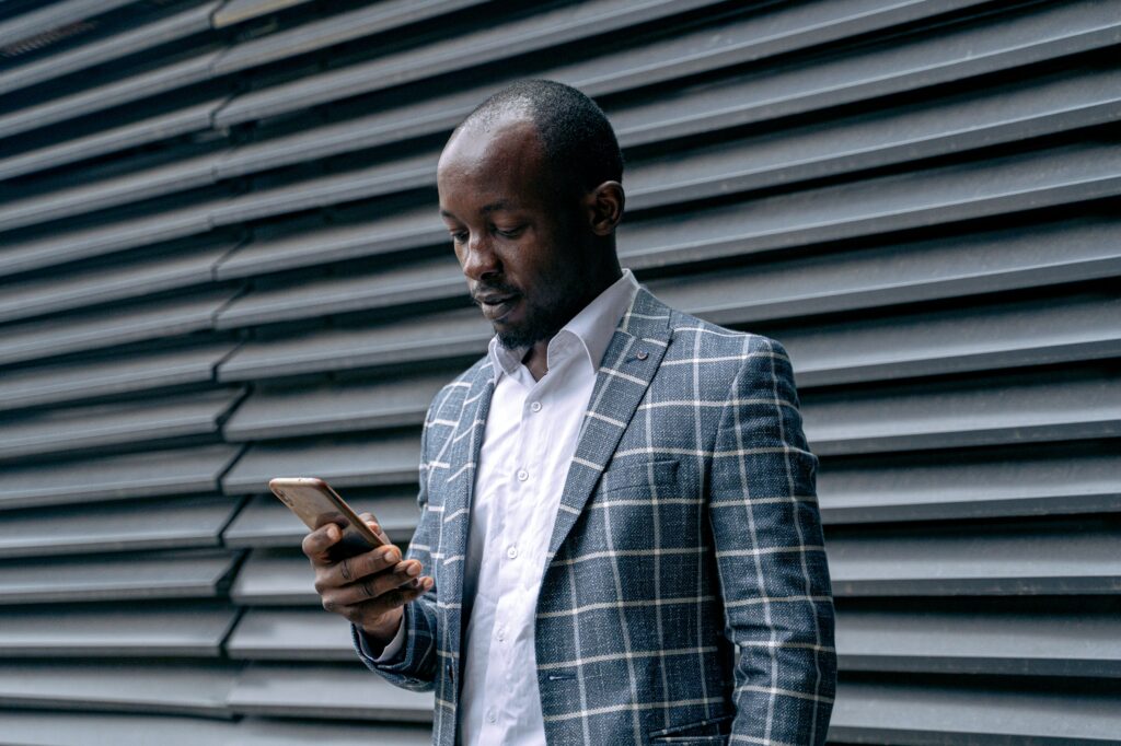 With the promise of high-speed Internet from space, can Elon Musk’s Starlink decongest African cities? 4 pexels antoni shkraba 5584003