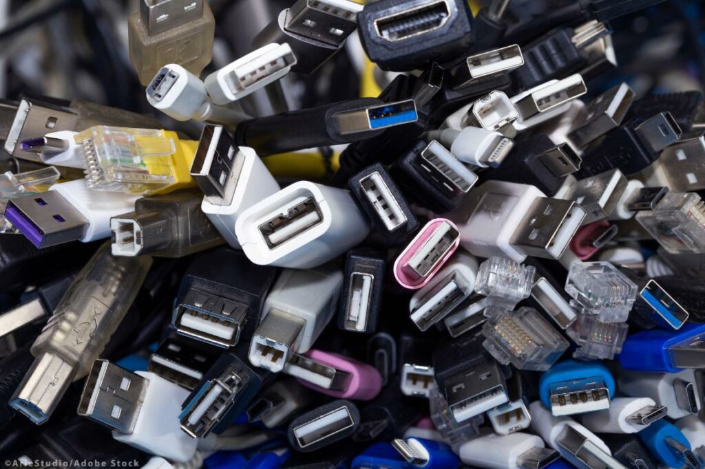 Africa could be the dumping ground for millions of iPhone lightning cables when devices in Europe switch to USB-C in 2024 1 Mobile phone chargers