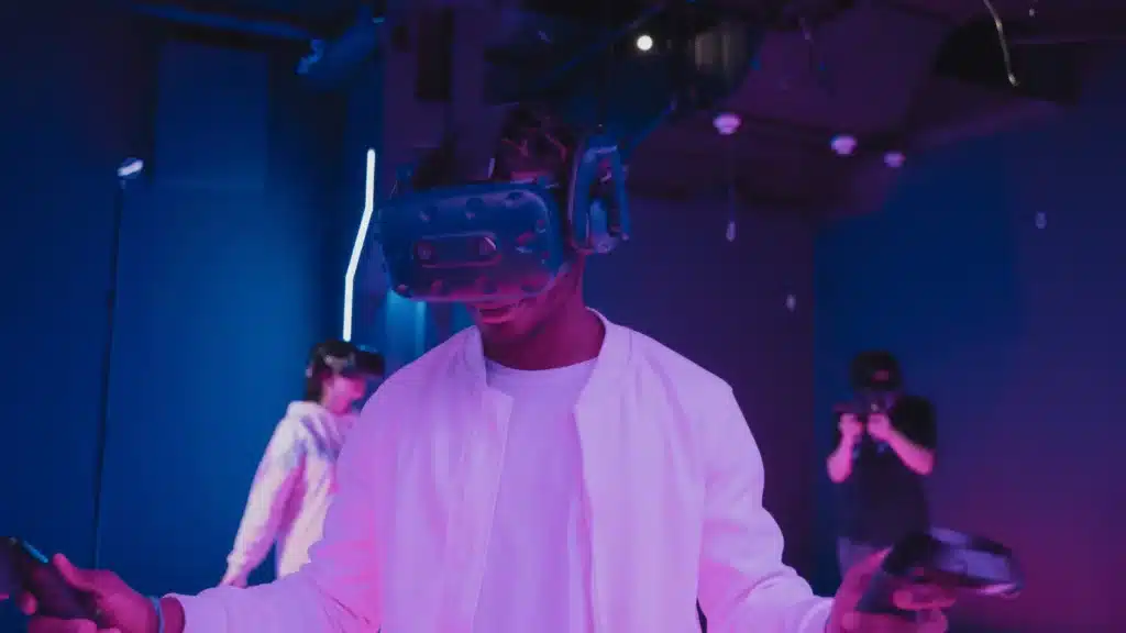 Central Bank of Kenya lifts 10-year ban on new bank licences 2 Virtual reality - latest tech trends in Africa