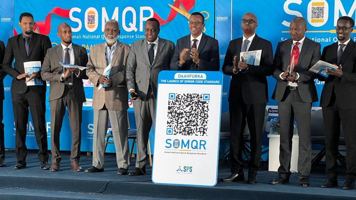 The governor of the Central Bank of Somalia with representatives of Somali banks