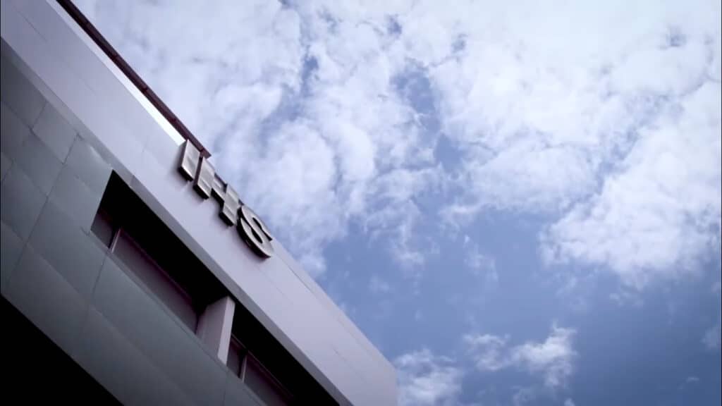 IHS Holding is considering the sale of its towers 1 IHS Towers