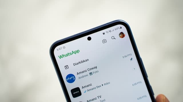 Nigeria's Competition and Consumer Protection Tribunal freezes WhatsApp's $220M fine 1 Chatting on WhatsApp