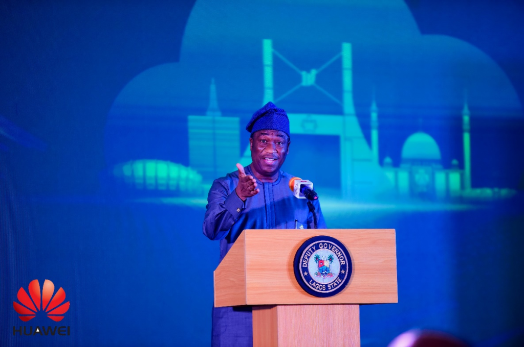 Huawei Cloud becomes the first company to launch hyperscale public cloud for Nigeria, accelerating digitization in West Africa with industry AI. 1 hu2