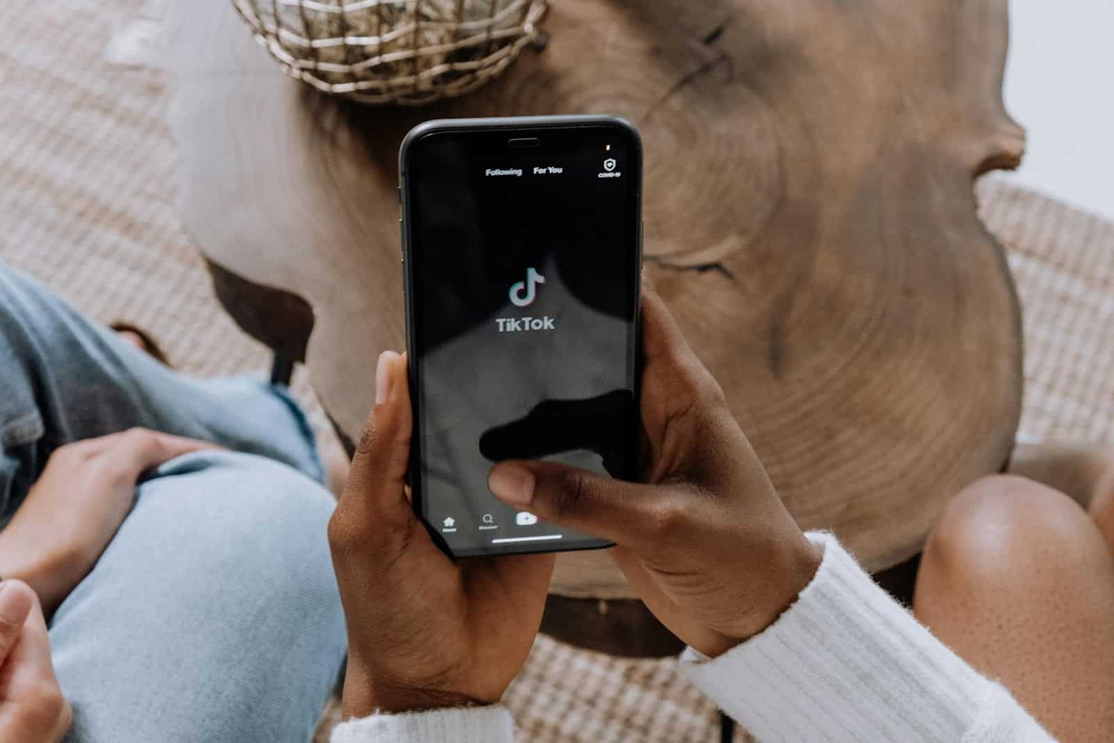 6 legit ways to watch TikTok videos without going on the TikTok app 1 AD 4nXemrv1kIfDlWlnf1Mg4TUfJ9VcsiM2dC0KF6bxQUBJKb83pjXW9KMu VtZTh A0NQCRyp6Dl1 92zLw023tltgqSta6dMj9kSRN